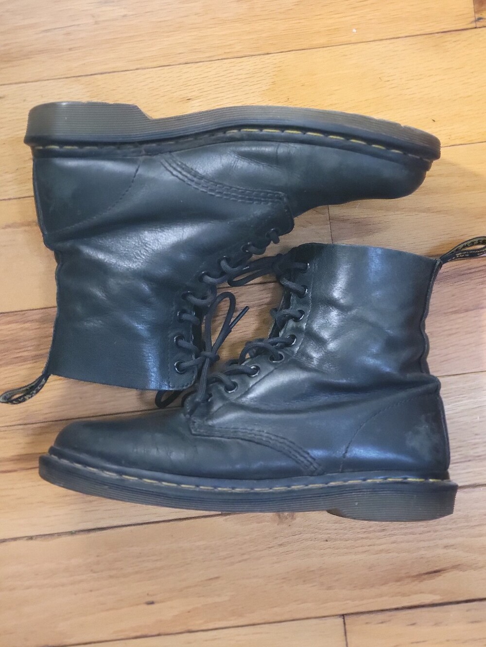 Well-Loved Black Leather Doc Marten Boots 9 - Picture 4 of 7
